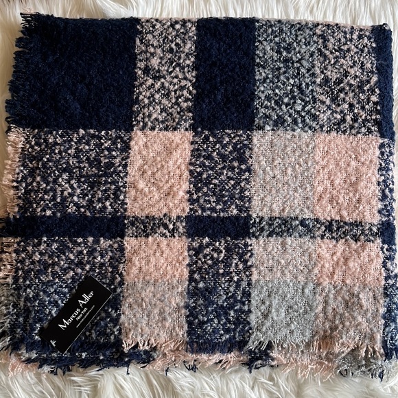 Marcus Adler NY blanket scarf - Picture 6 of 8